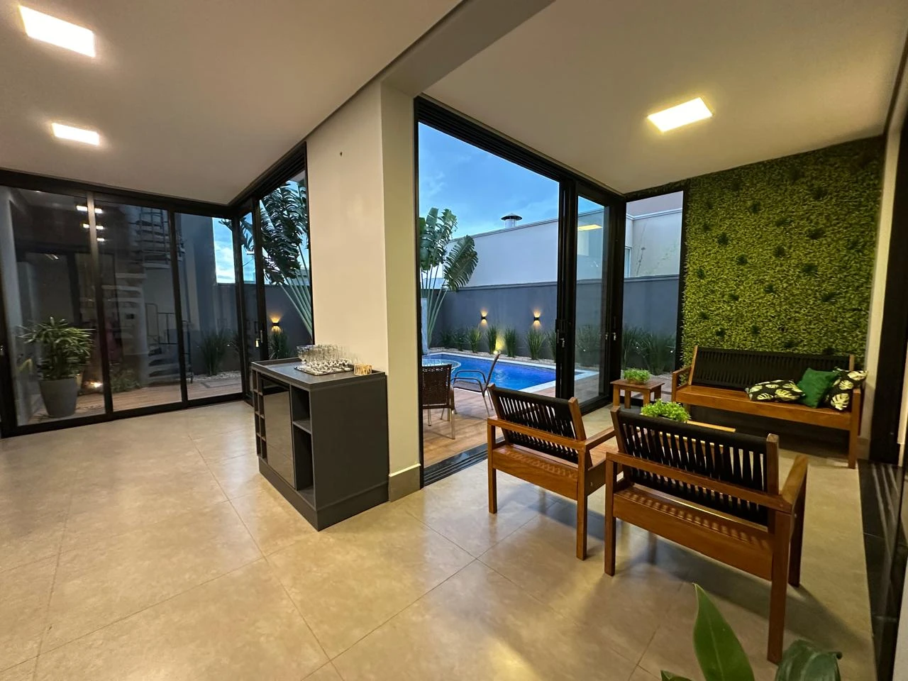 IMÓVEL ALTO PADRÃO RESIDENCIAL CASABLANCA