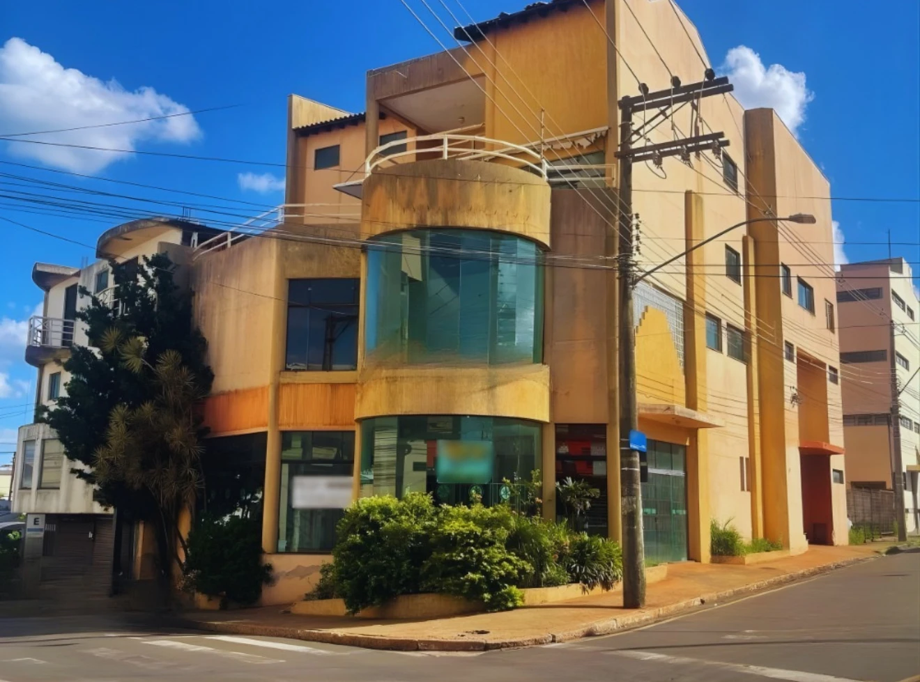 IMÓVEL DE ESQUINA À VENDA NO CENTRO DE ASSIS – INVESTIMENTO COMPLETO E MULTIFUNCIONAL